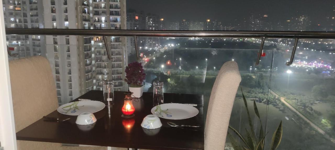 The Forest Stays-Luxury Studio Apartment In Noida Exterior foto